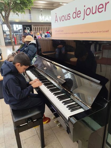 Even on vacation, the music doesn't stop. One of our students couldn't resist playing a public piano at a railway station in Paris.