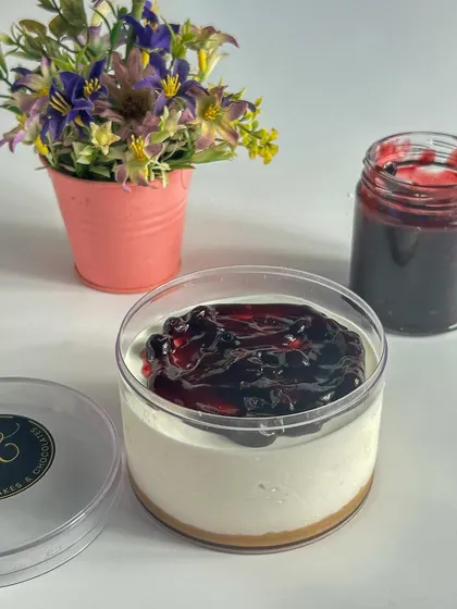 The Blueberry Cheesecake is also available in a convenient tub. It's the same delicious, preservative-free recipe, perfect for a single serving.