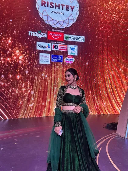 A candid moment on stage. The makeup stays perfect, proving the importance of professional techniques for long events.