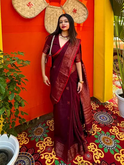 A full-length shot of my Durga Puja look in a cotton Benarasi. The rich burgundy color and the traditional weave are perfect for festive occasions.