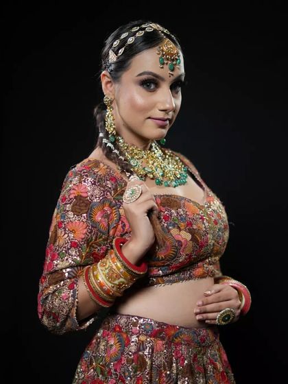 For this bridal shoot, I created a modern take on a traditional hairstyle with a long, thick braid. The look is accessorized with a stylish matha patti, blending classic bridal elements with a contemporary feel.