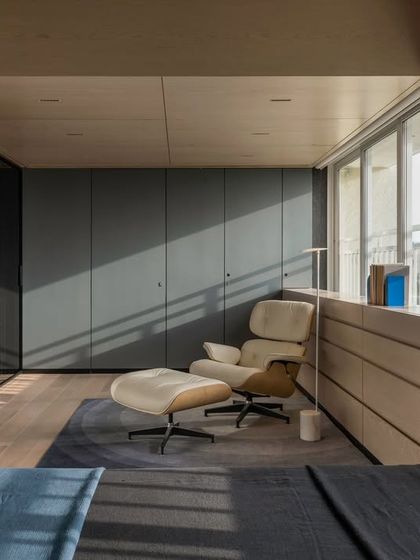 A Hint of Azul: Curvilinear Forms & Color photo 16