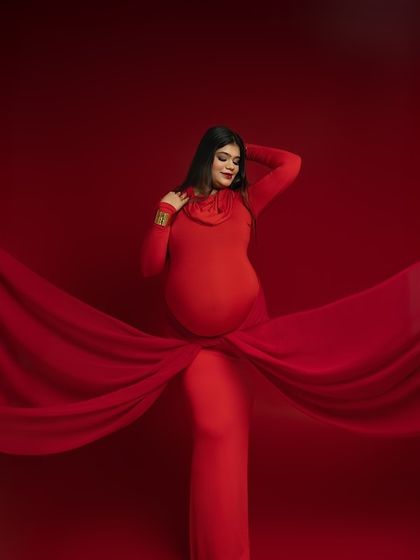 Wrapped in elegance. This pose, with the fabric gracefully encircling the bump, creates a beautiful focal point and adds a layer of artistic texture to the portrait. It's a celebration of the life you are creating.