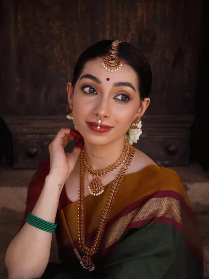 A duplicate of a jewelry shoot image.
