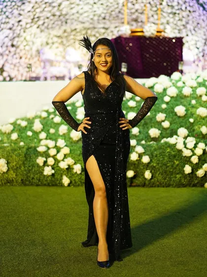 All dressed up for a stunning show with the London Dream Project. For themed weddings like this Gatsby-style event, we dress the part to enhance the atmosphere.