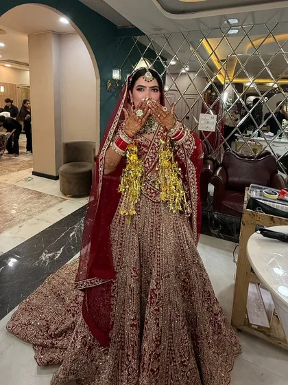 A playful and happy moment captured in the salon. A bride's smile is the best reward for our work.