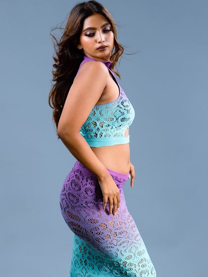 A three-quarter shot of the model, showing the texture and color gradient of the outfit.