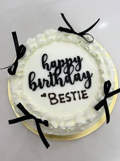Another version of the bow cake, this time for a 'Bestie'. It’s a simple, elegant way to celebrate a special friendship.