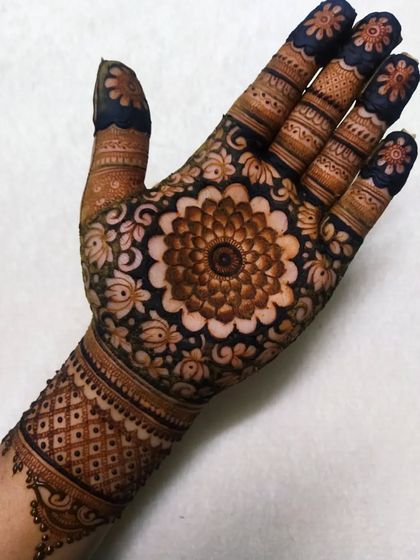 Sonu - Bridal & Wedding Mehndi Modern & Minimalist Mehndi photo 44