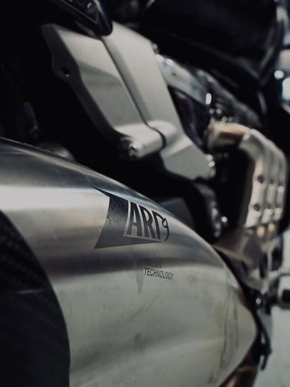 The unique exhaust system of the Triumph Rocket 3.