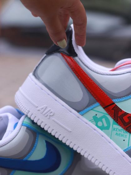 A detail shot of the heel of the board game custom.