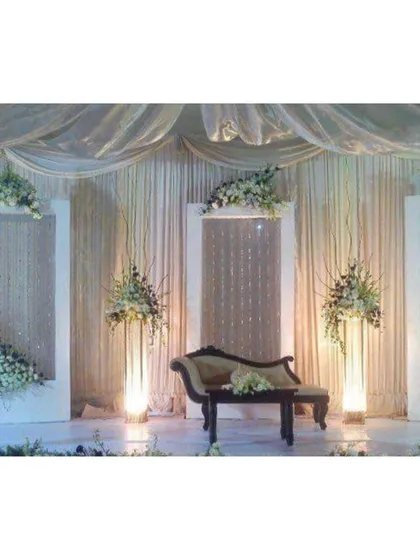 An elegant and minimalist stage design. We used clean white frames, subtle floral accents, and soft uplighting to create a sophisticated and modern backdrop that feels both spacious and intimate.
