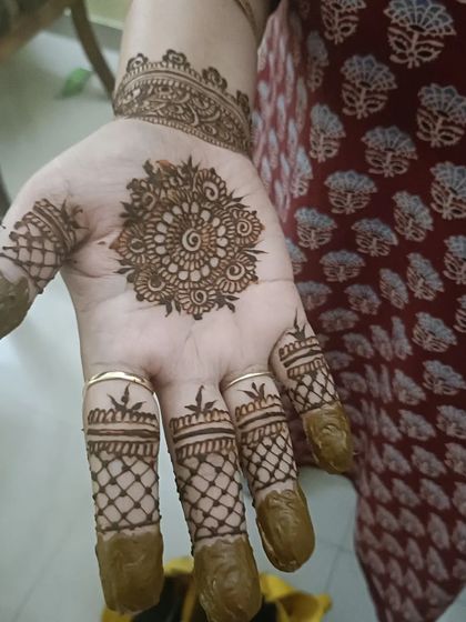 Hussaina Mehendi Artist - Party & Festive Mehendi Timeless Mandalas & Tikki Designs photo 4