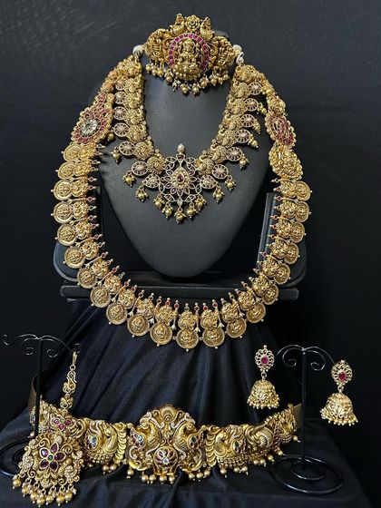 Another one of my grand bridal sets, this one features a unique choker design paired with a classic coin haaram. All pieces are designed to complement each other perfectly.