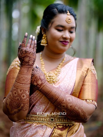 Mohak Mehendi - Professional Mehndi Artistry The Richness of the Stain photo 7