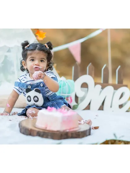 A close-up of the birthday girl enjoying her cake. I focus on capturing these small, sweet details during a cake smash that make the memory so special.