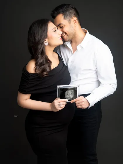 The color version of the sonogram shot, full of warmth and happiness. Such a special memory to capture.