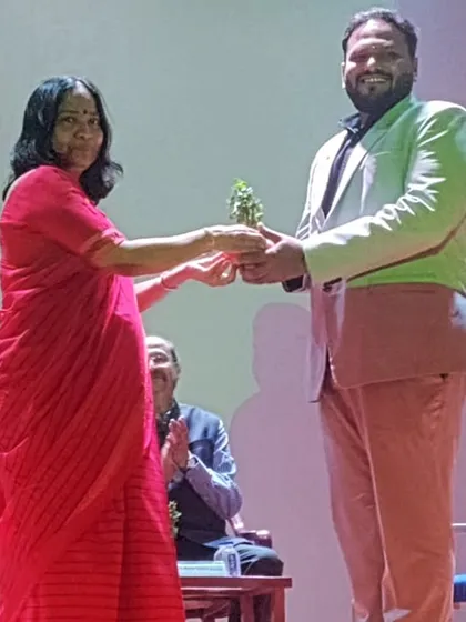 Receiving a token of appreciation at ITM Kharghar. It is an honor to be recognized for sharing the wisdom of Ayurveda with future leaders.