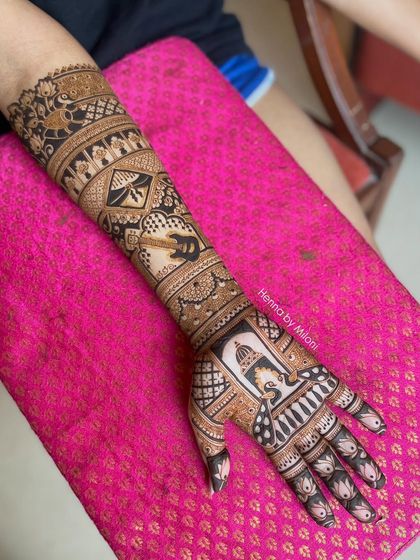 Intricate Bridal Mehendi photo 23
