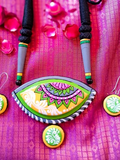 A duplicate image of the lavender and green eye-shaped pendant.