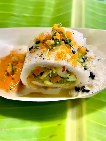 Another look at my Sushi Idli, showcasing its beautiful presentation. The colourful vegetable filling, spicy podi, and black sesame seeds make it a feast for the eyes as well as the palate.