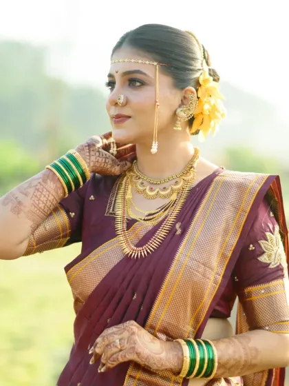 This shot captures the bride's confidence and the timeless elegance of the Maharashtrian bridal look.