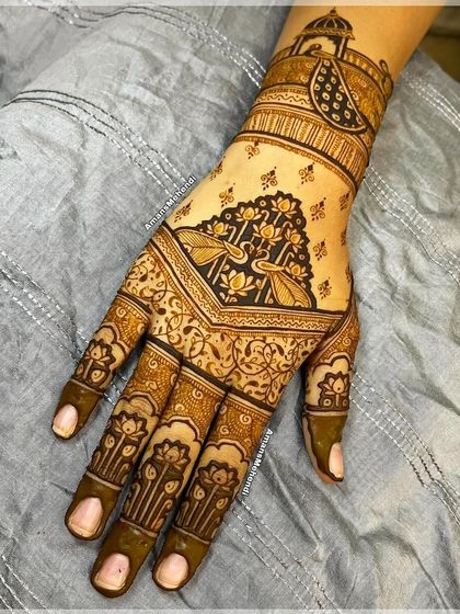 A graceful back-of-hand design featuring two peacocks among lotus flowers. The triangular composition and intricate details make it a beautiful choice for any occasion.