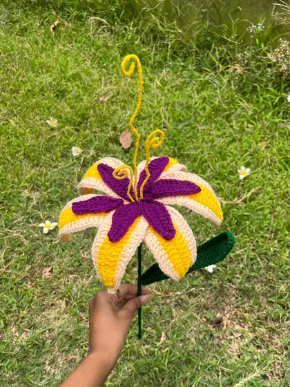 One more for the road. Our 'Tangled' flower is just so photogenic, we can't help but share all the great shots we get of it.