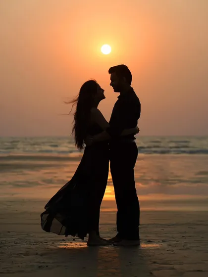 There is nothing more romantic than a sunset silhouette. This classic pre-wedding beach photograph captures the pure connection between Umesh and Janhavi against a golden sky, a timeless symbol of their love story.