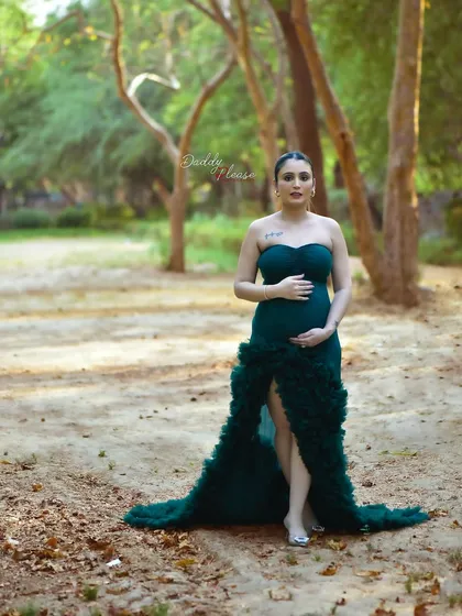 Capturing the serene beauty of pregnancy in nature. This outdoor portrait features a mother-to-be in a gorgeous, dark green mermaid gown, highlighting how I use natural light and scenery to create timeless images.