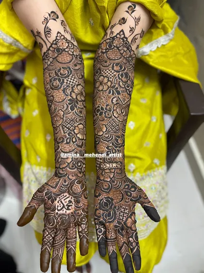 This design features a lovely band of lighter, spaced-out work at the top, creating a beautiful finish to the full-arm mehendi.