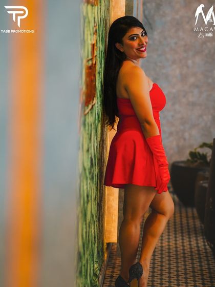 A smiling, over-the-shoulder pose from a promotional shoot. I aim to be a warm and engaging host that audiences can instantly connect with.