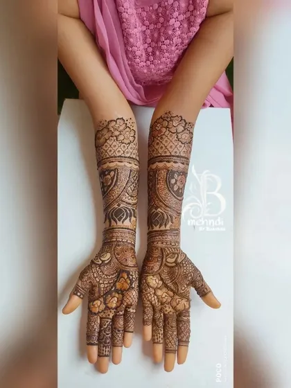 An elegant and symmetrical design with delicate floral work on the palms and fingers. The arms feature a beautiful blend of traditional motifs and patterns.