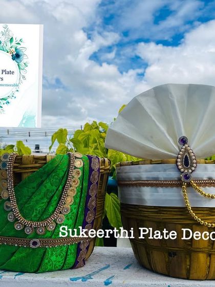 A classic Uppukudai set with a green saree for the bride and a white turban for the groom, set against a beautiful sky.