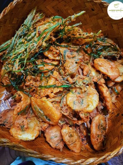 A basket of 'Bora krem krem' (extra crispy fritters). We make different kinds, including some with chives for extra flavor.