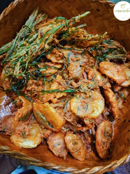 A basket of 'Bora krem krem' (extra crispy fritters). We make different kinds, including some with chives for extra flavor.