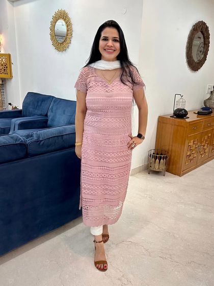 Sharing my pink looks for Navratri. This pink lace kurta is a simple and elegant option for office wear or a casual day out.