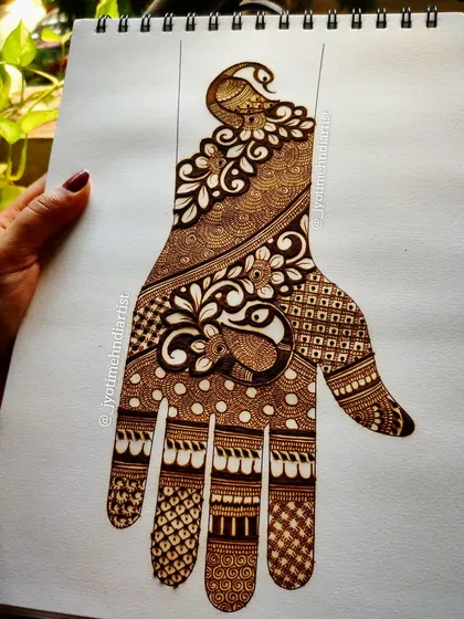 A full-hand practice design centered around the peacock motif. You will learn how to integrate these birds gracefully into larger compositions.