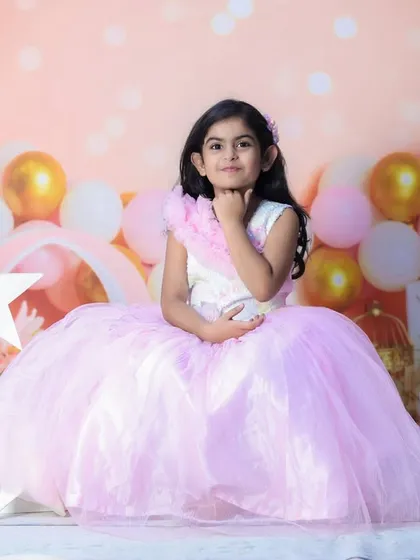 A pensive and pretty pose from the birthday girl. I always make sure to capture a variety of expressions, from big smiles to these quieter, thoughtful moments.