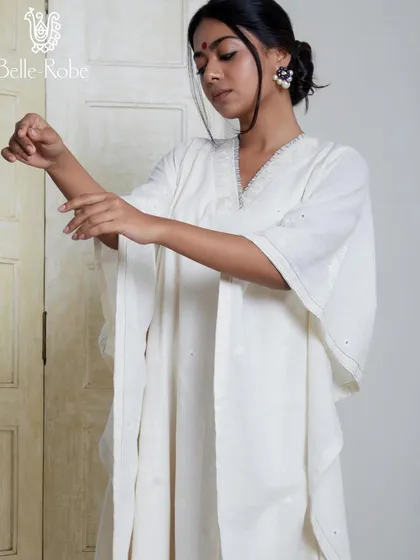 A graceful shot for Belle Robe. The makeup is minimal and clean, with a touch of definition on the eyes and a traditional bindi, creating a serene and classic look.