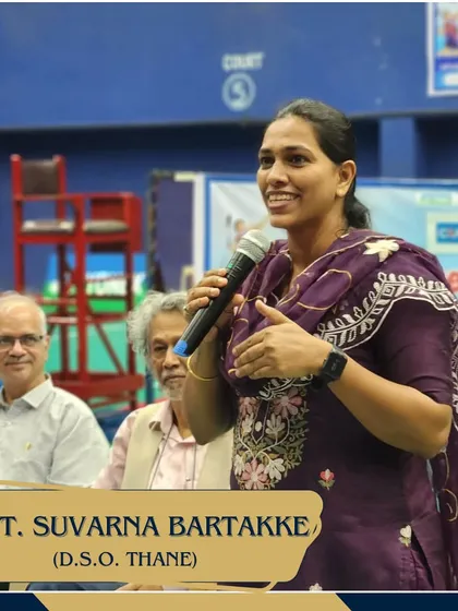 Smt. Suvarna Bartakke, DSO Thane, speaking at the inauguration. Her presence signifies the official support of the district sports office for the events I organize.
