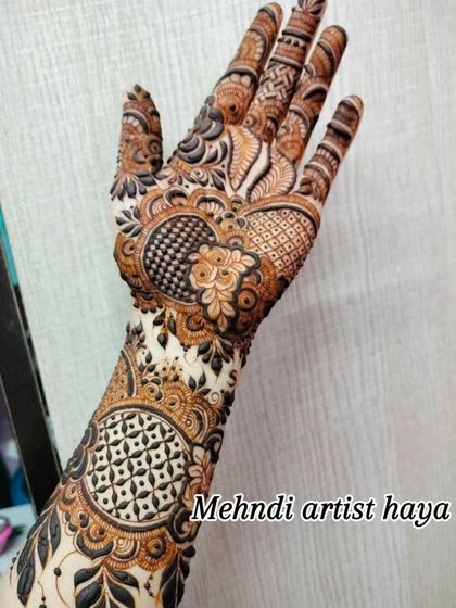 Intricate Bridal Hands photo 52