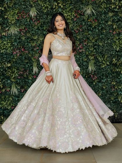 Modern Pastel & Ivory Brides photo 16