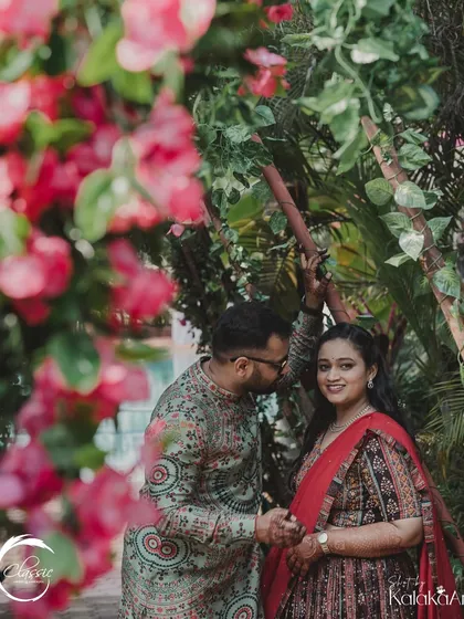 I always look for ways to use the natural beauty of a venue. Here, the vibrant bougainvillea provides a perfect natural frame for a romantic couple portrait during their Mehendi.
