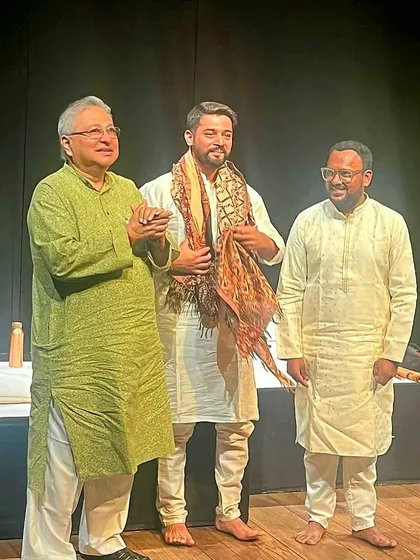 A moment of appreciation on stage with the organizers and fellow artists at Prithvi Theatre.