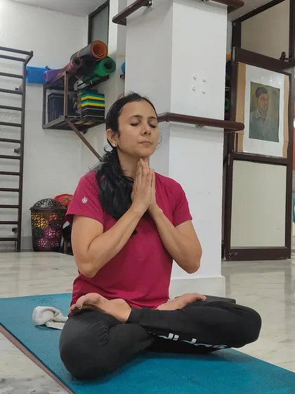 Finding stillness amidst the chaos. My sessions always include moments for quiet reflection and meditation, helping employees connect with their inner calm and build resilience against workplace stress.