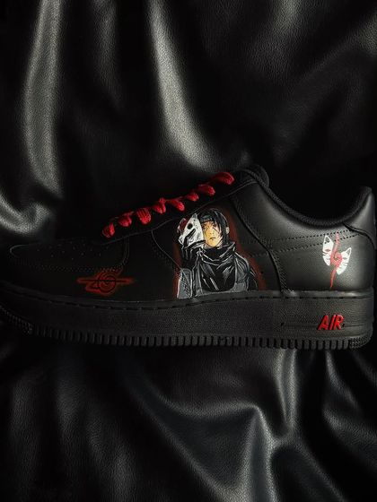 The other shoe in the pair, featuring a portrait of Itachi in his Anbu Black Ops mask.