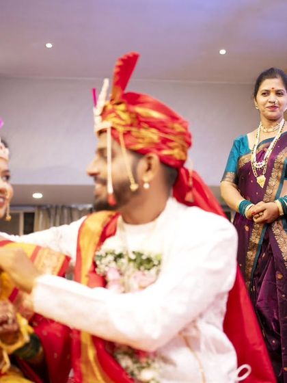 The groom ties the sacred 'mangalsutra' around the bride's neck, a pivotal moment in a Maharashtrian wedding ceremony.