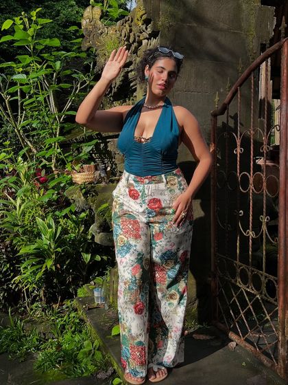 A full-length shot of my 'jungle Barbie' look. The wide-leg floral pants are both stylish and comfortable for exploring.