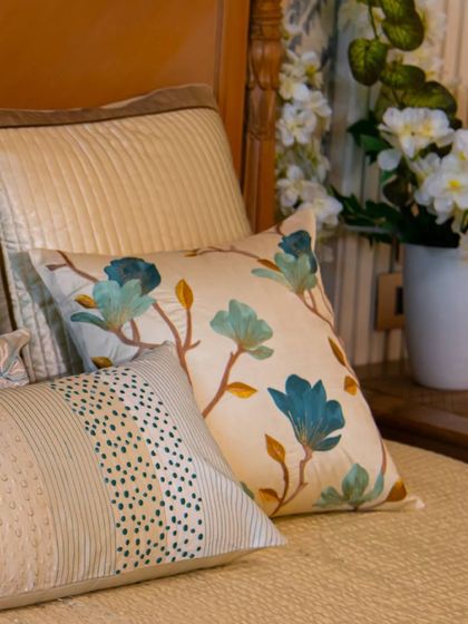 Ekaani - Luxury Home & Spiritual Decor Luxurious Linens: Cushions & Bedcovers photo 30